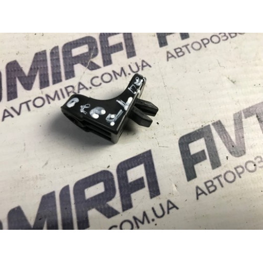Кронштейн карти двері Kia Ceed 2006-2012 8231838001